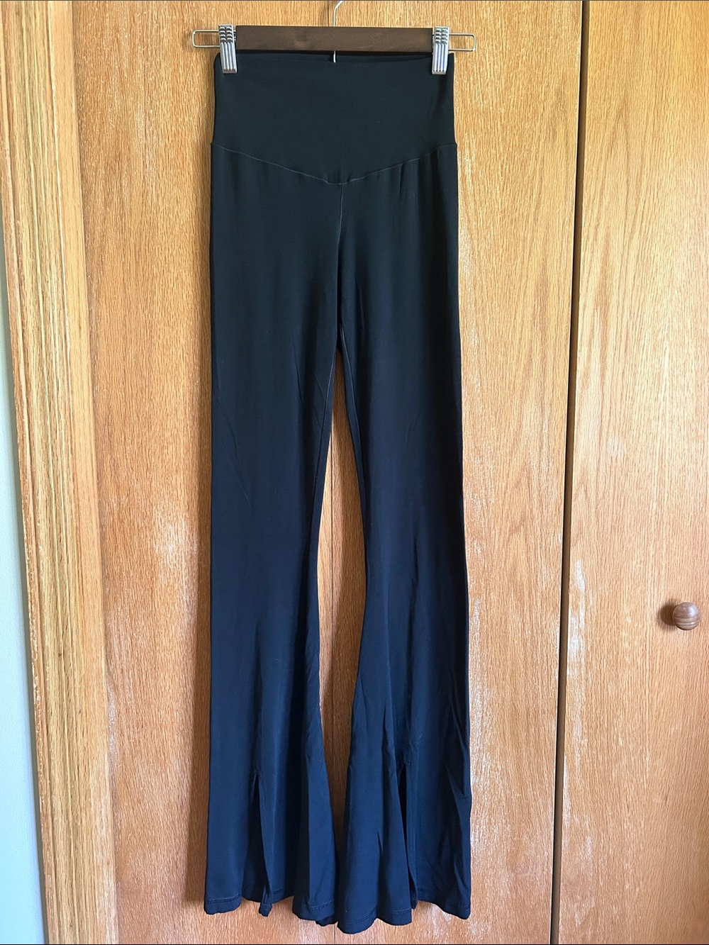 Aerie High-Waist Black Flared Yoga Pants
Small Long inseam